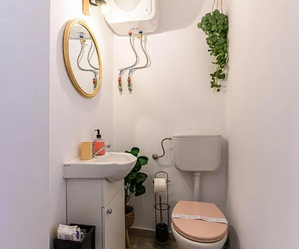 Backpacker's Apartment